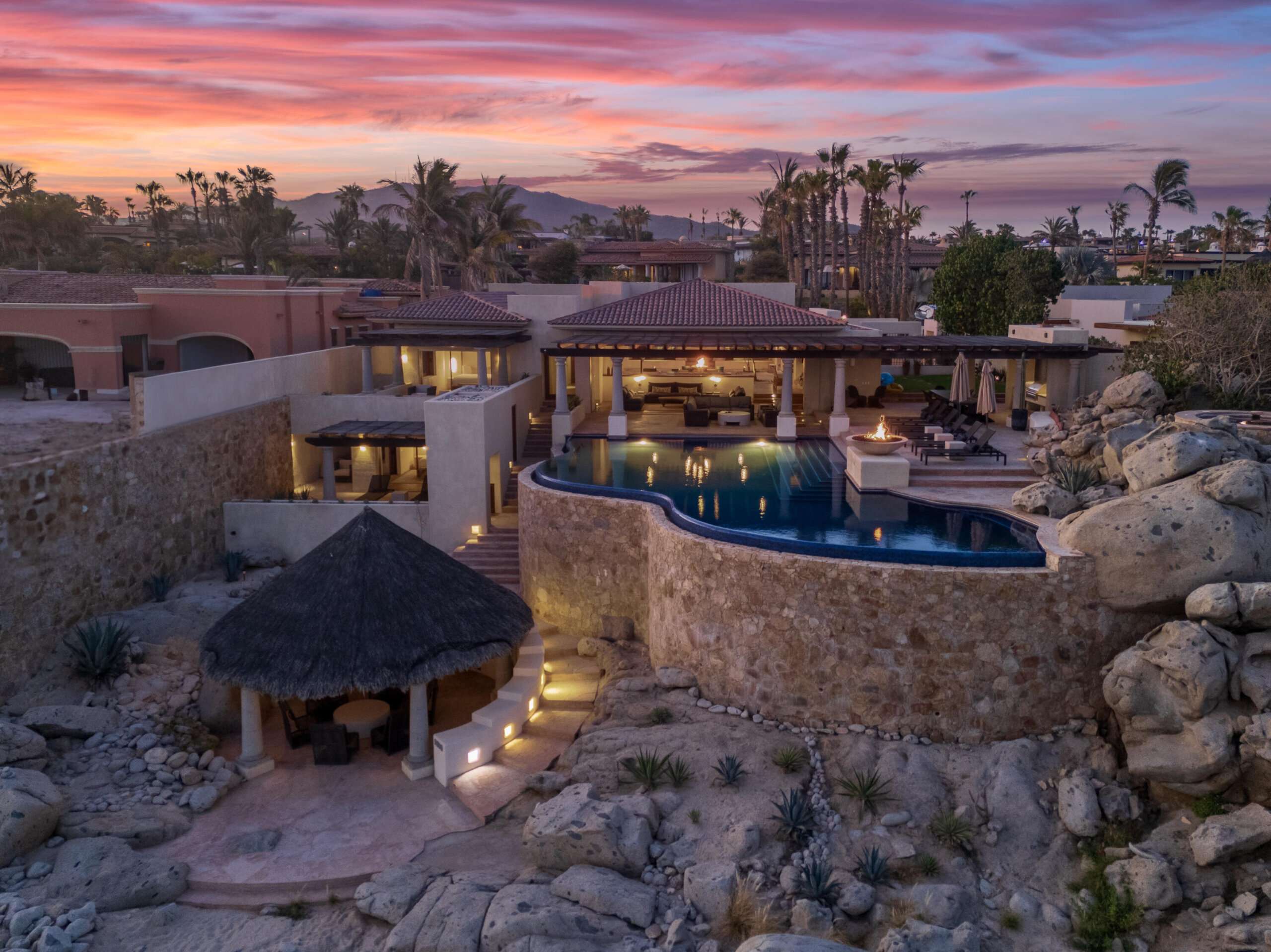 Cabo Luxury Las Residencias Casa Buenaventura epitomizes oceanfront luxury, offering a serene retreat with sweeping – 203 Casa Buenaventura, Cabo Corridor, BS