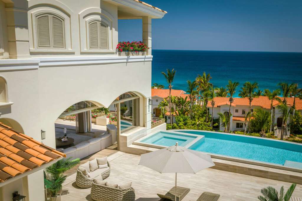 Cabo Luxury Villas Del Mar Set within Villas Del Mar in Palmilla, Villa Laura takes full advantage of its elevated position, offering uninterrupted for sale