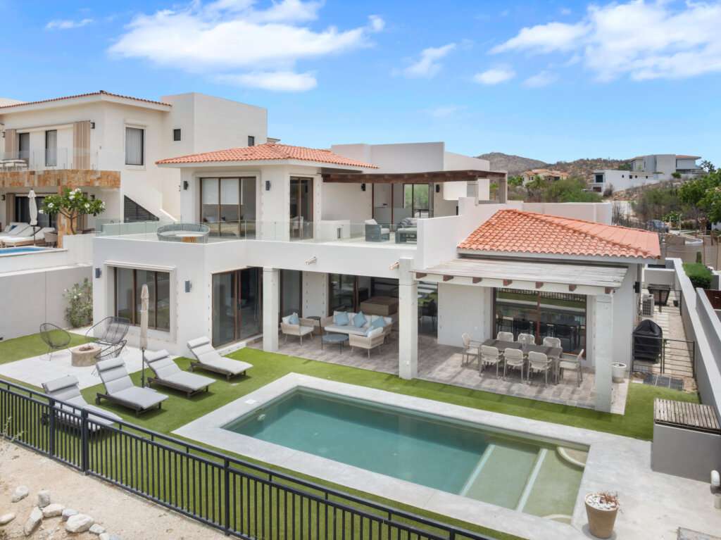 Cabo Luxury Los Valles An exceptional opportunity in the exclusive Los Valles community at Club Campestre San José. Perfectly positioned just steps from the iconic 17th green and only a few yards from the signature 18th hole, this beautifully furnished residence offers stunning golf course – 12 Cabo del Sol Brisas, Cabo Corridor, BS